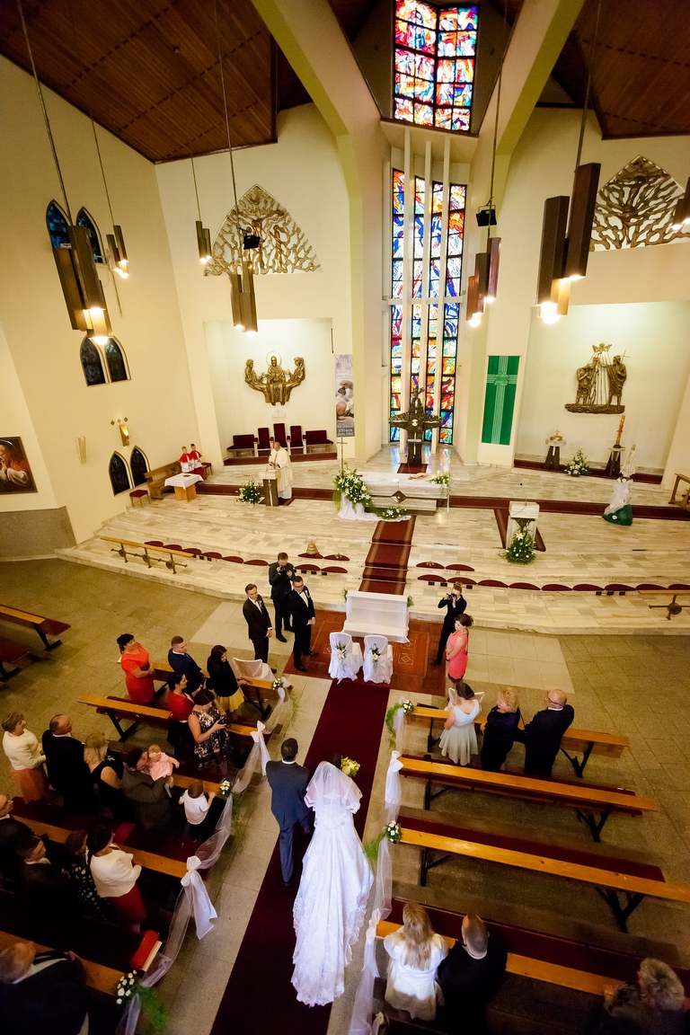 fotografia slubna slask, fotografia slubna tychy, zdjecia slubne tychy, fotograf slubny tychy, zdjecia slubne ledziny, fotografia slubna piekary, zdjecia slubne bielsko, wesele w hucie paprockiej w tychach, fotograf slubny bielsko, huta paprocka tychy paprocany, zdjecia slubne slask, Kościół w ledzinach, zdjecia slubne katowice, dwoch fotografow na slub, fotografia slubna krakow, fotograf slubny katowice