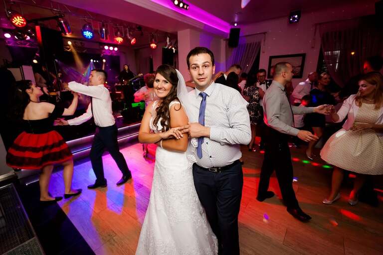 fotografia slubna slask, fotografia slubna tychy, zdjecia slubne tychy, fotograf slubny tychy, zdjecia slubne ledziny, fotografia slubna piekary, zdjecia slubne bielsko, wesele w hucie paprockiej w tychach, fotograf slubny bielsko, huta paprocka tychy paprocany, zdjecia slubne slask, Kościół w ledzinach, zdjecia slubne katowice, dwoch fotografow na slub, fotografia slubna krakow, fotograf slubny katowice