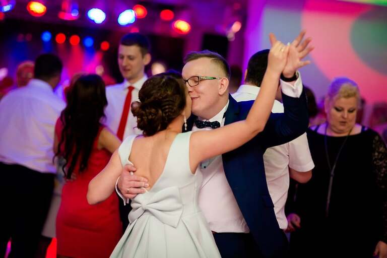 fotografia slubna slask, fotografia slubna tychy, zdjecia slubne tychy, fotograf slubny tychy, zdjecia slubne ledziny, fotografia slubna piekary, zdjecia slubne bielsko, wesele w hucie paprockiej w tychach, fotograf slubny bielsko, huta paprocka tychy paprocany, zdjecia slubne slask, Kościół w ledzinach, zdjecia slubne katowice, dwoch fotografow na slub, fotografia slubna krakow, fotograf slubny katowice