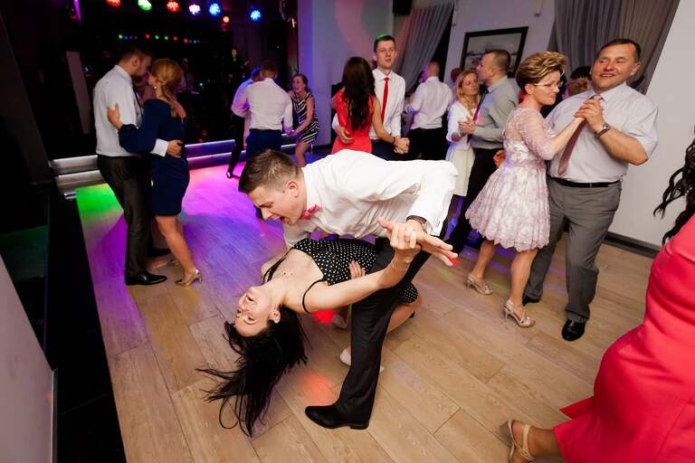 fotografia slubna slask, fotografia slubna tychy, zdjecia slubne tychy, fotograf slubny tychy, zdjecia slubne ledziny, fotografia slubna piekary, zdjecia slubne bielsko, wesele w hucie paprockiej w tychach, fotograf slubny bielsko, huta paprocka tychy paprocany, zdjecia slubne slask, Kościół w ledzinach, zdjecia slubne katowice, dwoch fotografow na slub, fotografia slubna krakow, fotograf slubny katowice