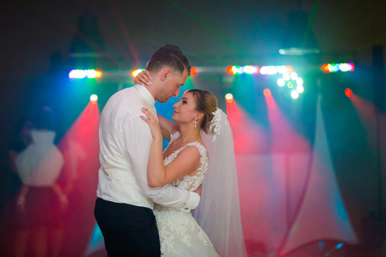 fotografia slubna bytom, zdjecia slubne bytom, fotograf slubny slask, slub w kosciele sw wojciecha w radzionkowie, fotografia slubna katowice, zdjecia slubne katowice, zdjecia slubne zywiec, fotografia slubna, zdjecia slubne bielsko, fotograf slubny bielsko, fotograf slubny cieszyn, fotografia slubna cieszyn, www.magiaobrazu.com, zdjecia slubne bielsko, fotografia slubna slask, zdjecia slubne zywiec, zdjecia slubne cieszyn, dwoch fotografow na slub, zdjecia slubne slask,