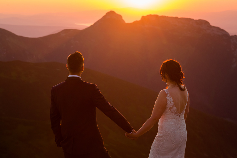 plener slubny w Tatrach, sesja slubna Tatry, fotografia slubna Tatry, tatrzanski plener slubny, sesja slubna tatry, plener slubny tatry, fotografia slubna slask, zdjecia slubne krakow, fotograf na slub zakopane, zdjecia slubne zakopane, sesja slubna na kasprowym, plener slubny na kasprowym, zachod slonca na kasprowym, fotografia slubna krakow, zdjecia slubne slask, fotografia slubna bielsko, zdjecia slubne bielsko, fotografia slubna zywiec, zdjecia slubne zywiec, piekna sesja slubna, najladniejsze sesje slubne, fotograf slubny Krakow, fotografowie slubni, dwoch fotografow na slub, Anna i Jacek Bieniek; zdjecia slubne slask, www.magiaobrazu.com,