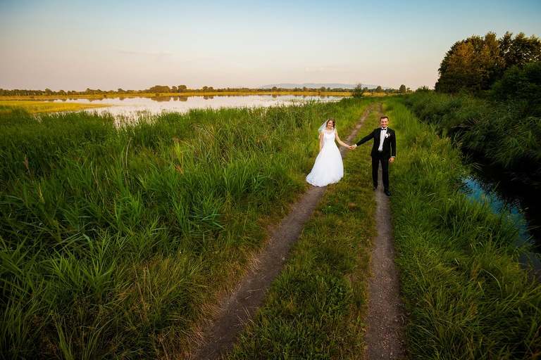 fotografia slubna slask, zdjecia slubne tychy, fotograf slubny pszczyna, zdjecia slubne slask, wesele markowy w pszczynie, slub w kosciele podwyzszenia krzyza w pszczynie, slub slask, zdjecia slubne katowice, dwoch fotografow na slub, fotografia slubna krakow, fotografia slubna bielsko, zdjecia slubne bielsko