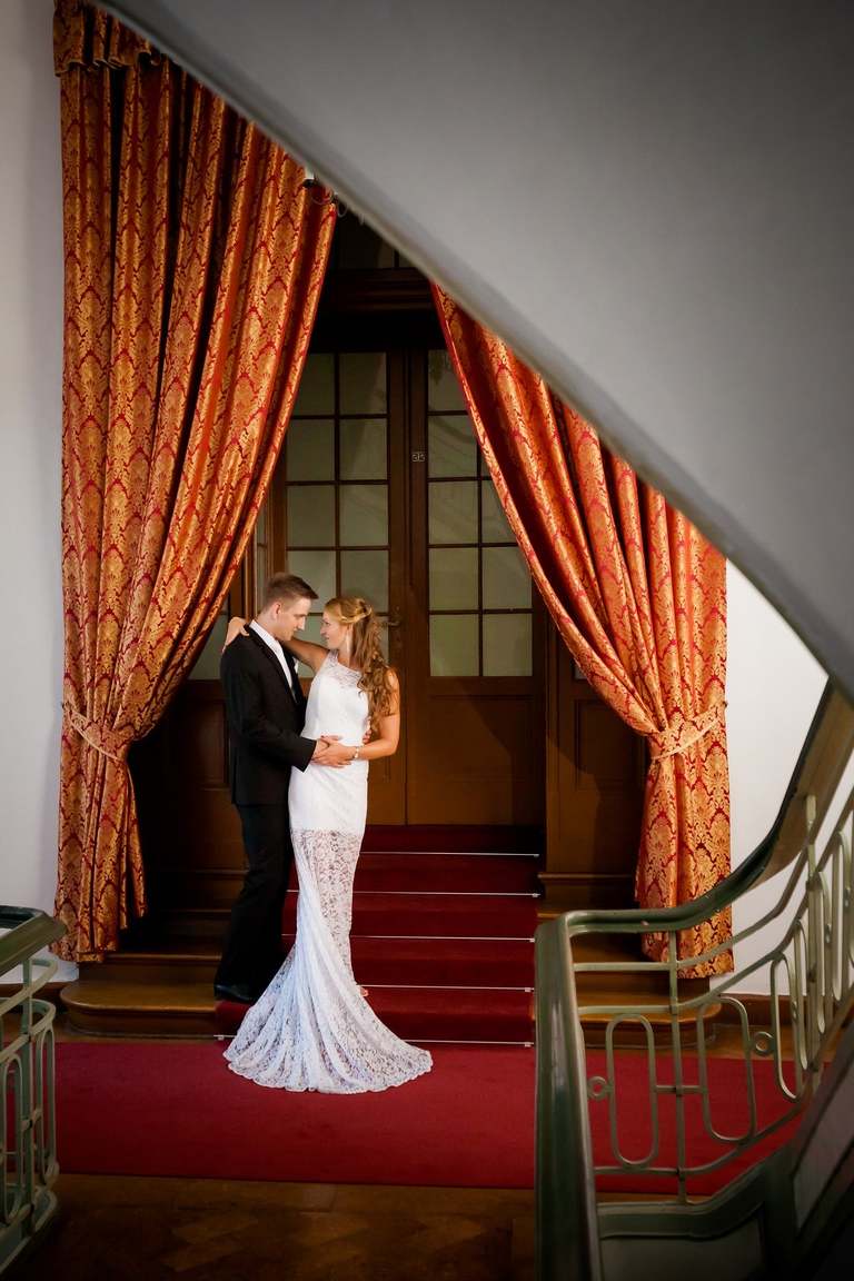 sesja slubna w Mosznej, plener slubny Moszna, sesja slubna na zamku, plener slubny w palacu, oryginalna sesja slubna, fotograf slubny slask, sesja slubna slask, zdjecia slubne opolskie, www.magiaobrazu.com, fotografia ślubna, plener ślubny na zamku, fotograf ślubny Kraków, palac w mosznej, fotografowie ślubni, fotograf małopolska, sesja plenerowa, klimatyczna sesja ślubna