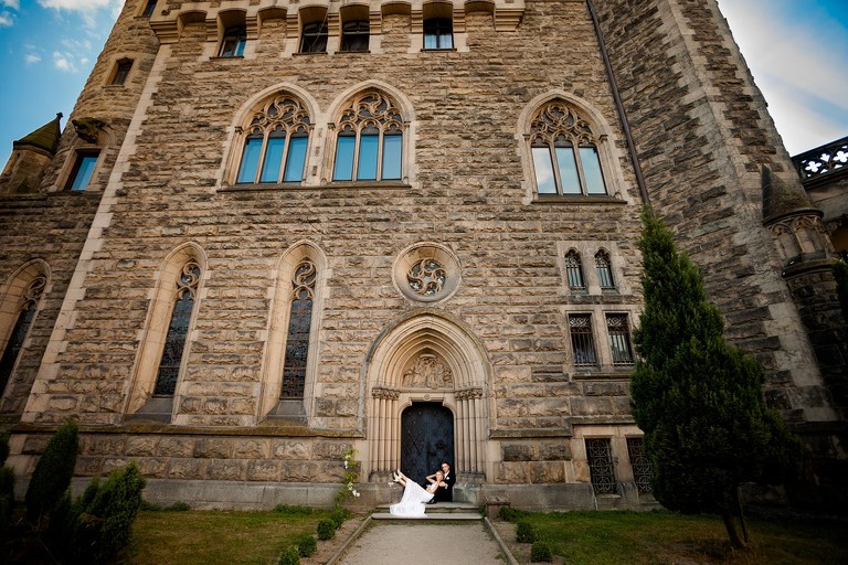 sesja slubna w Mosznej, plener slubny Moszna, sesja slubna na zamku, plener slubny w palacu, oryginalna sesja slubna, fotograf slubny slask, sesja slubna slask, zdjecia slubne opolskie, www.magiaobrazu.com, fotografia ślubna, plener ślubny na zamku, fotograf ślubny Kraków, palac w mosznej, fotografowie ślubni, fotograf małopolska, sesja plenerowa, klimatyczna sesja ślubna