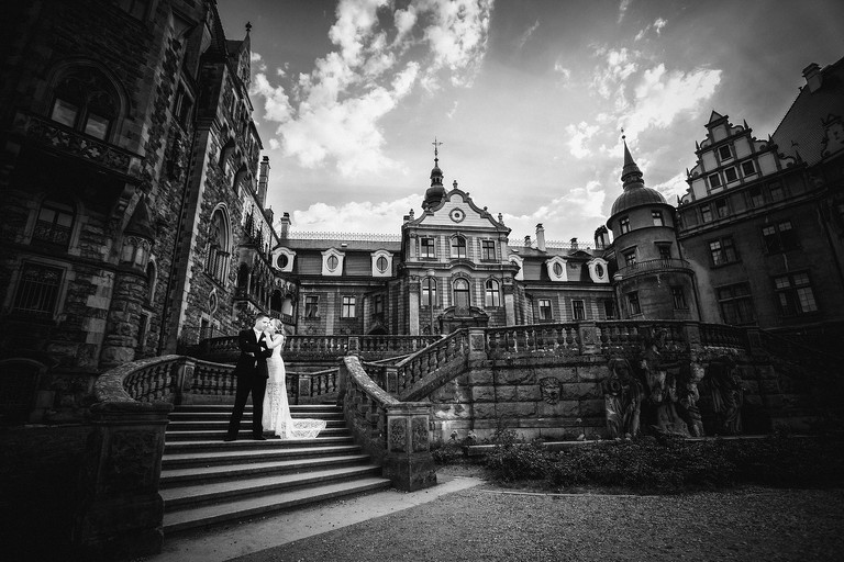 sesja slubna w Mosznej, plener slubny Moszna, sesja slubna na zamku, plener slubny w palacu, oryginalna sesja slubna, fotograf slubny slask, sesja slubna slask, zdjecia slubne opolskie, www.magiaobrazu.com, fotografia ślubna, plener ślubny na zamku, fotograf ślubny Kraków, palac w mosznej, fotografowie ślubni, fotograf małopolska, sesja plenerowa, klimatyczna sesja ślubna