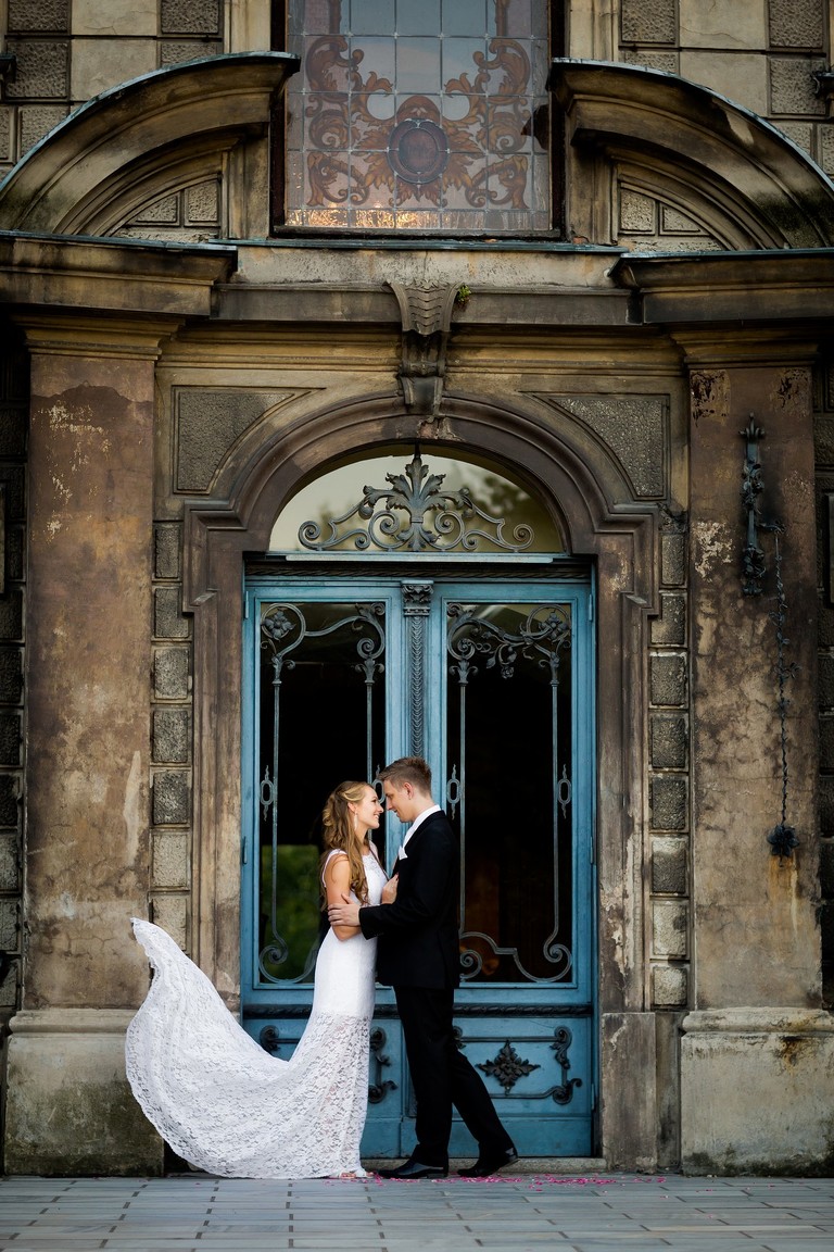 sesja slubna w Mosznej, plener slubny Moszna, sesja slubna na zamku, plener slubny w palacu, oryginalna sesja slubna, fotograf slubny slask, sesja slubna slask, zdjecia slubne opolskie, www.magiaobrazu.com, fotografia ślubna, plener ślubny na zamku, fotograf ślubny Kraków, palac w mosznej, fotografowie ślubni, fotograf małopolska, sesja plenerowa, klimatyczna sesja ślubna