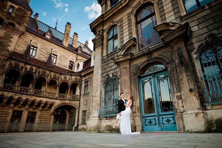 sesja slubna w Mosznej, plener slubny Moszna, sesja slubna na zamku, plener slubny w palacu, oryginalna sesja slubna, fotograf slubny slask, sesja slubna slask, zdjecia slubne opolskie, www.magiaobrazu.com, fotografia ślubna, plener ślubny na zamku, fotograf ślubny Kraków, palac w mosznej, fotografowie ślubni, fotograf małopolska, sesja plenerowa, klimatyczna sesja ślubna