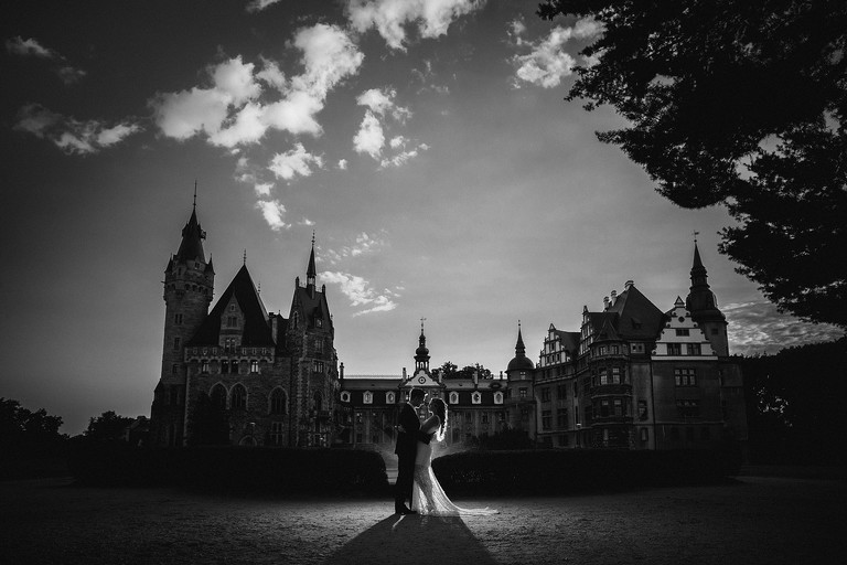 sesja slubna w Mosznej, plener slubny Moszna, sesja slubna na zamku, plener slubny w palacu, oryginalna sesja slubna, fotograf slubny slask, sesja slubna slask, zdjecia slubne opolskie, www.magiaobrazu.com, fotografia ślubna, plener ślubny na zamku, fotograf ślubny Kraków, palac w mosznej, fotografowie ślubni, fotograf małopolska, sesja plenerowa, klimatyczna sesja ślubna