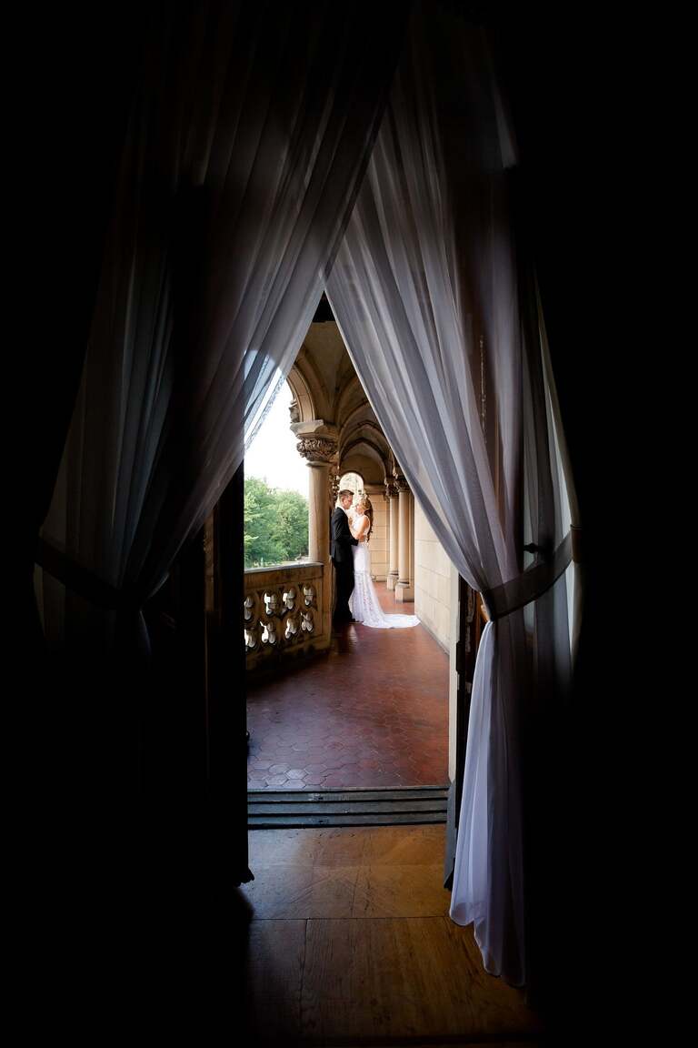 sesja slubna w Mosznej, plener slubny Moszna, sesja slubna na zamku, plener slubny w palacu, oryginalna sesja slubna, fotograf slubny slask, sesja slubna slask, zdjecia slubne opolskie, www.magiaobrazu.com, fotografia ślubna, plener ślubny na zamku, fotograf ślubny Kraków, palac w mosznej, fotografowie ślubni, fotograf małopolska, sesja plenerowa, klimatyczna sesja ślubna