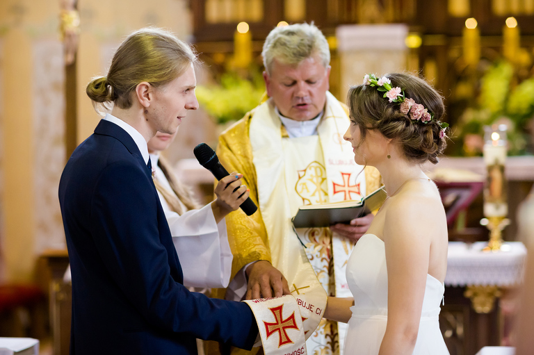 fotografia slubna bielsko, zdjecia slubne cieszyn, fotografia slubna cieszyn, fotografia slubna slask, slub w kościele w Grodzcu, wesele w Goscincu Szumnym w Jaworzu Nalezu, Gosciniec Szumny Jaworze Naleze, wesele w karczmie, , fotografia slubna katowice, zdjecia slubne katowice, fotograf slubny katowice, zdjecia slubne bielsko, fotograf slubny bielsko, zdjecia slubne slask, dwoch fotografow na slub, fotografia slubna krakow,