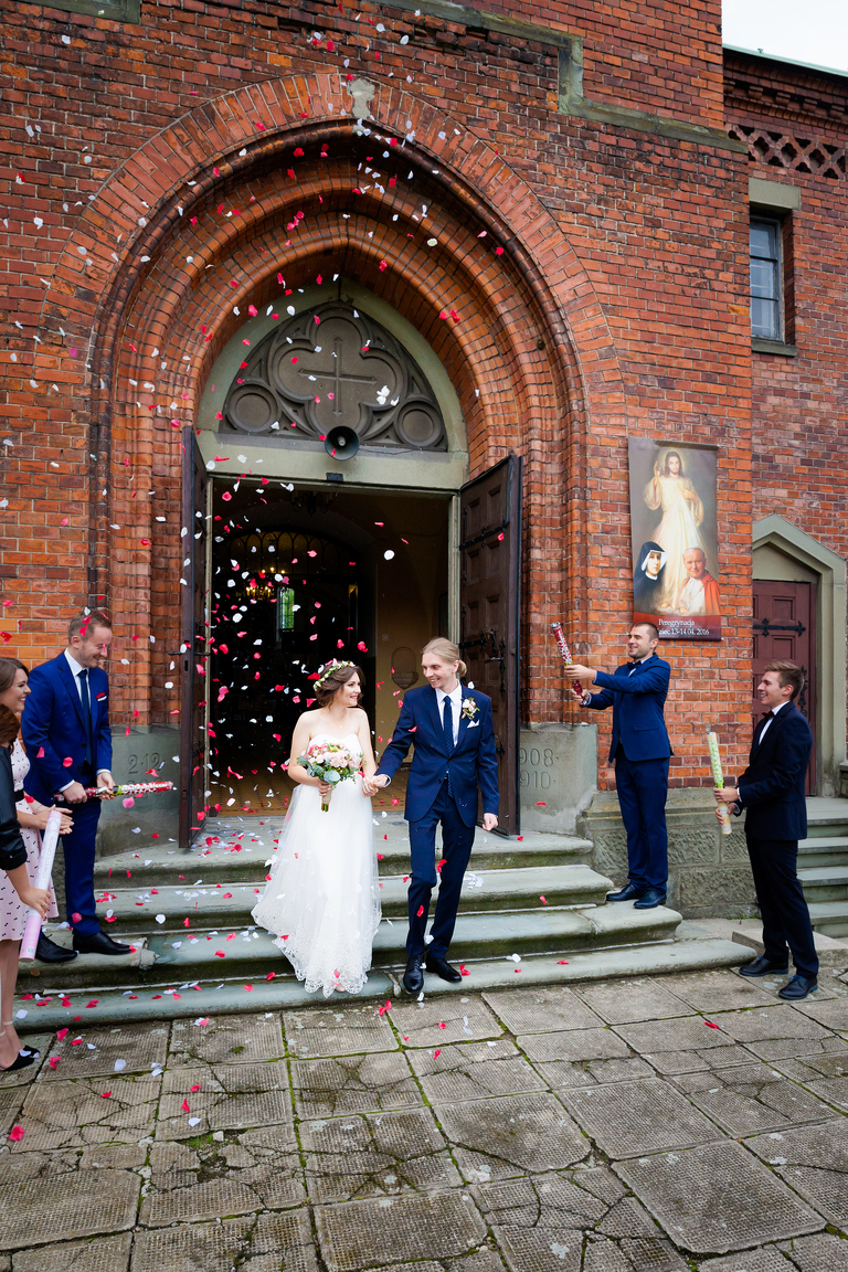 fotografia slubna bielsko, zdjecia slubne cieszyn, fotografia slubna cieszyn, fotografia slubna slask, slub w kościele w Grodzcu, wesele w Goscincu Szumnym w Jaworzu Nalezu, Gosciniec Szumny Jaworze Naleze, wesele w karczmie, , fotografia slubna katowice, zdjecia slubne katowice, fotograf slubny katowice, zdjecia slubne bielsko, fotograf slubny bielsko, zdjecia slubne slask, dwoch fotografow na slub, fotografia slubna krakow,