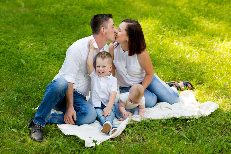 lifestylowa sesja rodzinna pszczyna, lifestylowe sesje rodzinne pszczyna, wiosenna sesja rodzinna, sesje dzieciece pszczyna, zdjecia dzieciece pszczyna, fotografia noworodkowa pszczyna, sesja rodzinna bielsko, fotografia rodzinna slask, zdjecia portretowe pszczyna, sesja portretowa bielsko, zdjecia w plenerze bielsko, rodzina w plenerze slask, fotografia dziecieca bielsko, zdjecia dzieci bielsko, fotografia rodzinna bielsko-biala, fotografia rodzinna slask, zdjecia ludzi slask, zdjecia dla rodzin, fotograf fotograf rodzinny slask, , fotograf czechowice, fotografia bielsko, zdjecia slask, www.magiaobrazu.com,