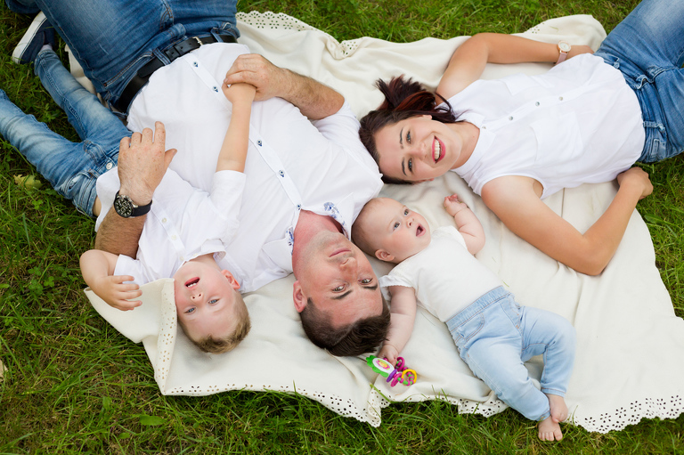 lifestylowa sesja rodzinna pszczyna, lifestylowe sesje rodzinne pszczyna, wiosenna sesja rodzinna, sesje dzieciece pszczyna, zdjecia dzieciece pszczyna, fotografia noworodkowa pszczyna, sesja rodzinna bielsko, fotografia rodzinna slask, zdjecia portretowe pszczyna, sesja portretowa bielsko, zdjecia w plenerze bielsko, rodzina w plenerze slask, fotografia dziecieca bielsko, zdjecia dzieci bielsko, fotografia rodzinna bielsko-biala, fotografia rodzinna slask, zdjecia ludzi slask, zdjecia dla rodzin, fotograf fotograf rodzinny slask, , fotograf czechowice, fotografia bielsko, zdjecia slask, www.magiaobrazu.com,