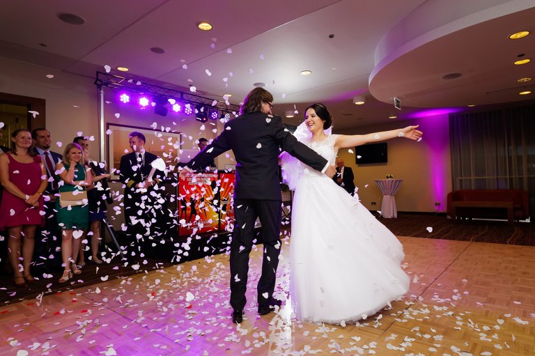 fotografia slubna, fotografia slubna krakow, zdjecia slubne krakow, fotograf slubny krakow, fotograf na wesele krakow, slub w klasztorze dominikanow krakow, slub dominikanie krakow, Hilton Garden Inn Krakow, wesele w Hiltonie Krakow, najlepsze zdjecia slubne, fotografia slubna slask, zdjecia slubne slask, fotografia slubna wieliczka, zdjecia slubne wieliczka,  zdjecia slubne bielsko, fotograf slubny bielsko, www.magiaobrazu.com, zdjecia slubne bielsko, fotografia slubna slask,  fotograf cieszyn, zdjecia slubne cieszyn