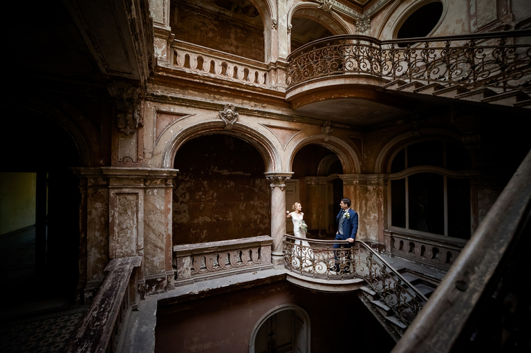 sesja slubna w Mosznej, plener slubny Moszna, sesja slubna na zamku, plener slubny w palacu, Zamek Krowiarki, Pałac krowiarki, sesja slubna w krowiarkach, fotograf na slub slask, zdjecia slubne slask, plener slubny krowiarki, www.magiaobrazu.com, fotografia slubna w Mosznej, plener slubny w Krakowie, fotograf slubny Krakow, plener w Mosznej, Zamek w Mosznej, oryginalna sesja slubna, fotograf slubny slask, sesja slubna slask, fotografia slubna, plener slubny na zamku, fotograf slubny Krakow,