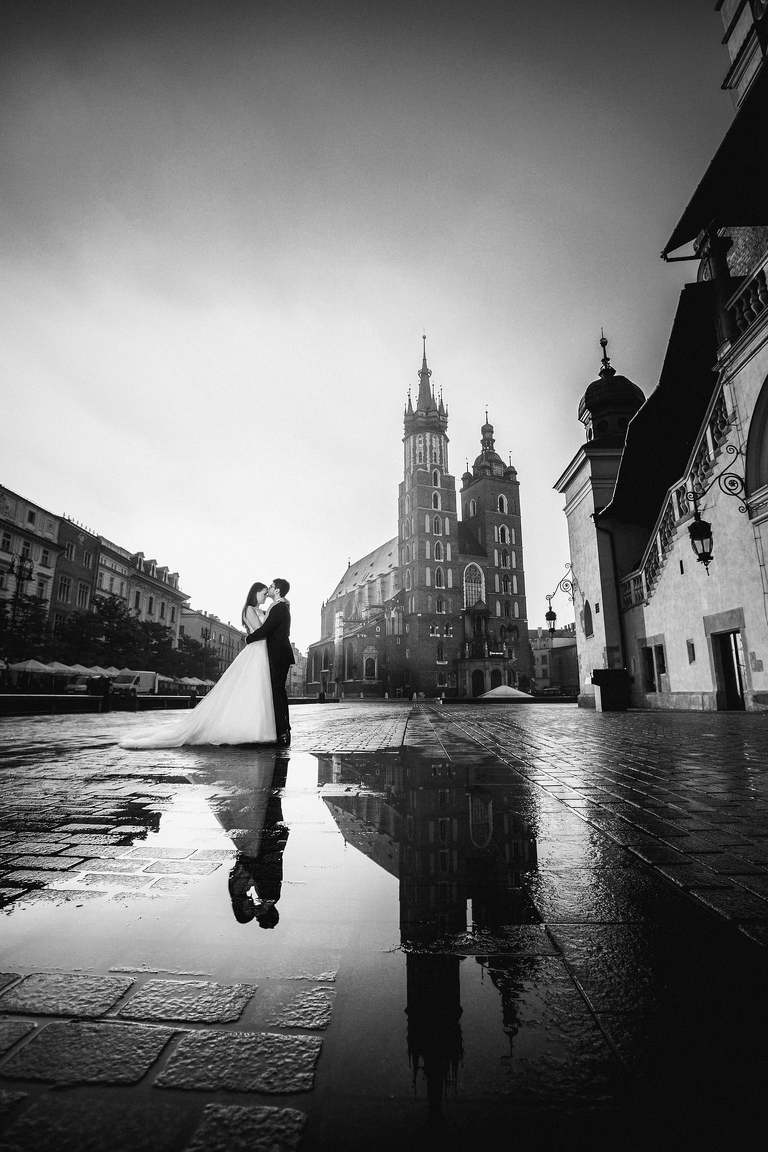 plener slubny na rynku w krakowie, sesja slubna na krakowskim rynku, sesja slubna o swicie, plener slubny o swicie, fotografia slubna krakow, zdjecia slubne krakow, fotograf slubny krakow, dwoch fotografow na slub, zdjecia slubne cieszyn, sesja slubna na wawelu, plener slubny wawel, fotografia slubna cieszyn