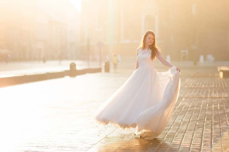 plener slubny na rynku w krakowie, sesja slubna na krakowskim rynku, sesja slubna o swicie, plener slubny o swicie, fotografia slubna krakow, zdjecia slubne krakow, fotograf slubny krakow, dwoch fotografow na slub, zdjecia slubne cieszyn, sesja slubna na wawelu, plener slubny wawel, fotografia slubna cieszyn