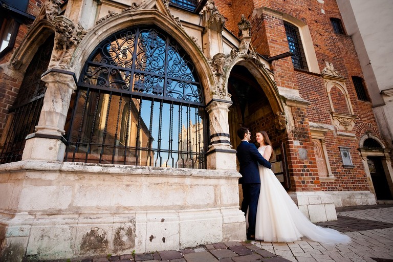 plener slubny na rynku w krakowie, sesja slubna na krakowskim rynku, sesja slubna o swicie, plener slubny o swicie, fotografia slubna krakow, zdjecia slubne krakow, fotograf slubny krakow, dwoch fotografow na slub, zdjecia slubne cieszyn, sesja slubna na wawelu, plener slubny wawel, fotografia slubna cieszyn