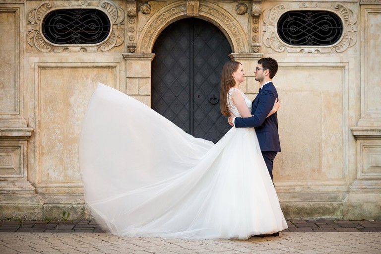 plener slubny na rynku w krakowie, sesja slubna na krakowskim rynku, sesja slubna o swicie, plener slubny o swicie, fotografia slubna krakow, zdjecia slubne krakow, fotograf slubny krakow, dwoch fotografow na slub, zdjecia slubne cieszyn, sesja slubna na wawelu, plener slubny wawel, fotografia slubna cieszyn