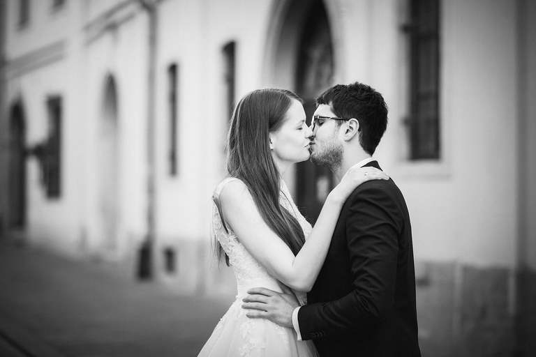 plener slubny na rynku w krakowie, sesja slubna na krakowskim rynku, sesja slubna o swicie, plener slubny o swicie, fotografia slubna krakow, zdjecia slubne krakow, fotograf slubny krakow, dwoch fotografow na slub, zdjecia slubne cieszyn, sesja slubna na wawelu, plener slubny wawel, fotografia slubna cieszyn