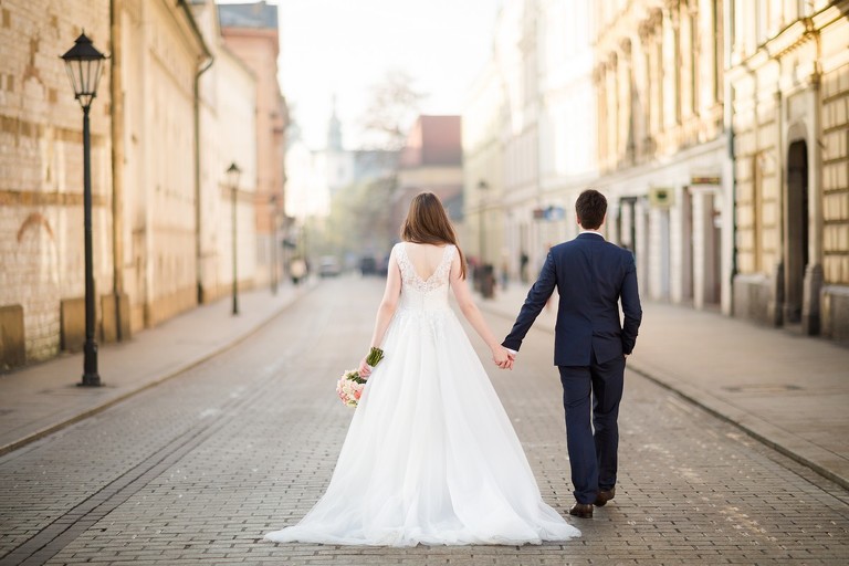 plener slubny na rynku w krakowie, sesja slubna na krakowskim rynku, sesja slubna o swicie, plener slubny o swicie, fotografia slubna krakow, zdjecia slubne krakow, fotograf slubny krakow, dwoch fotografow na slub, zdjecia slubne cieszyn, sesja slubna na wawelu, plener slubny wawel, fotografia slubna cieszyn
