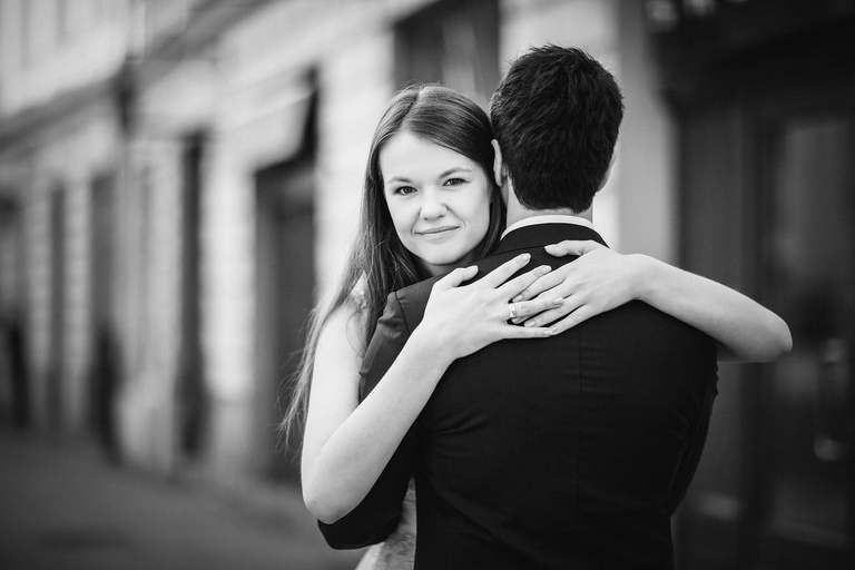 plener slubny na rynku w krakowie, sesja slubna na krakowskim rynku, sesja slubna o swicie, plener slubny o swicie, fotografia slubna krakow, zdjecia slubne krakow, fotograf slubny krakow, dwoch fotografow na slub, zdjecia slubne cieszyn, sesja slubna na wawelu, plener slubny wawel, fotografia slubna cieszyn