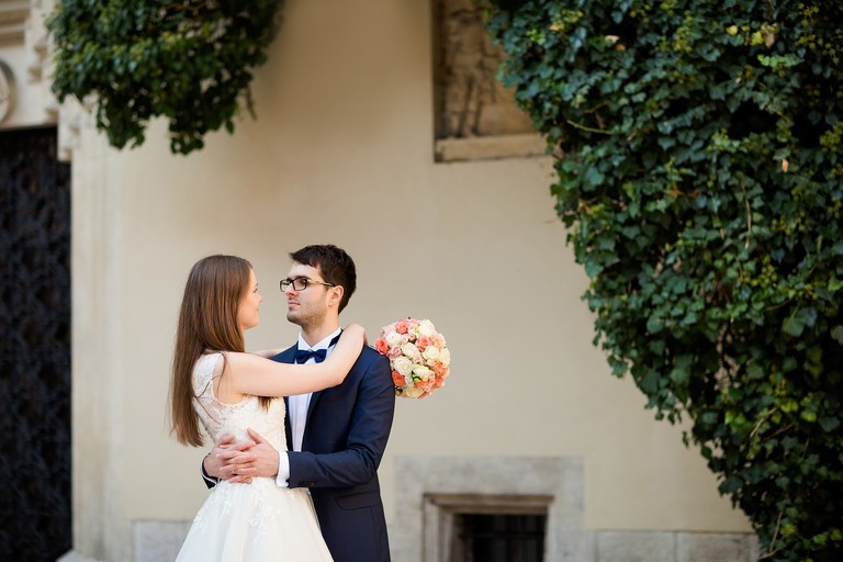 plener slubny na rynku w krakowie, sesja slubna na krakowskim rynku, sesja slubna o swicie, plener slubny o swicie, fotografia slubna krakow, zdjecia slubne krakow, fotograf slubny krakow, dwoch fotografow na slub, zdjecia slubne cieszyn, sesja slubna na wawelu, plener slubny wawel, fotografia slubna cieszyn