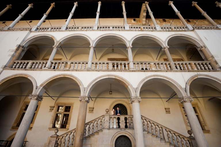 plener slubny na rynku w krakowie, sesja slubna na krakowskim rynku, sesja slubna o swicie, plener slubny o swicie, fotografia slubna krakow, zdjecia slubne krakow, fotograf slubny krakow, dwoch fotografow na slub, zdjecia slubne cieszyn, sesja slubna na wawelu, plener slubny wawel, fotografia slubna cieszyn