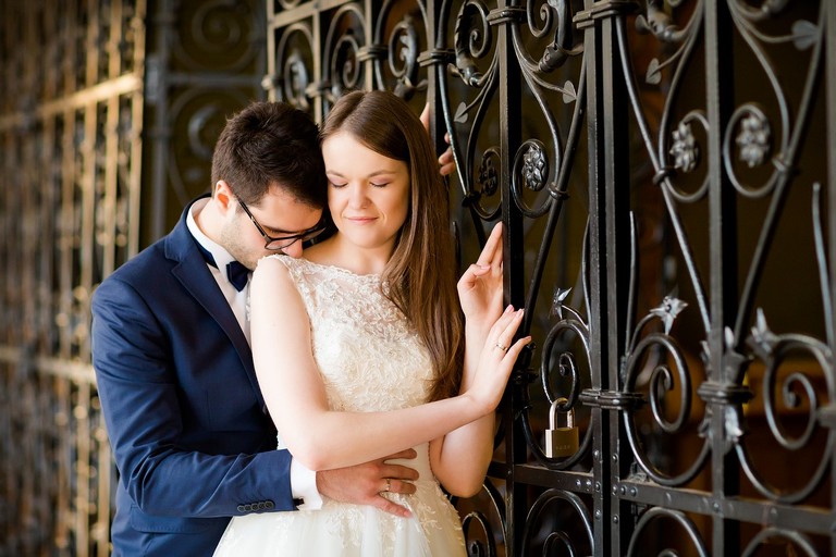 plener slubny na rynku w krakowie, sesja slubna na krakowskim rynku, sesja slubna o swicie, plener slubny o swicie, fotografia slubna krakow, zdjecia slubne krakow, fotograf slubny krakow, dwoch fotografow na slub, zdjecia slubne cieszyn, sesja slubna na wawelu, plener slubny wawel, fotografia slubna cieszyn