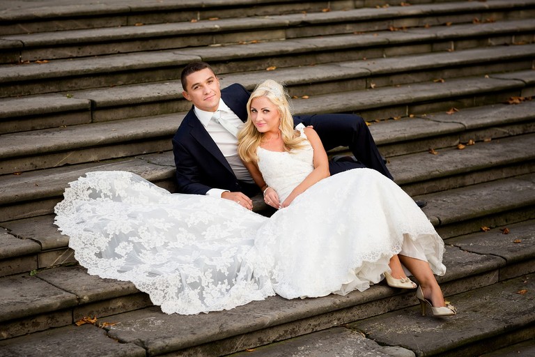 sesja slubna w palacu, plener slubny krowiarki, plener slubny w palacu w krowiarkach, sesja slubna krowiarki, klimatyczna sesja slubna w opuszczonym palacu krowiarki, plener slubny w pszczynie, sesja slubna w pszczynskim parku, www.magiaobrazu.com, fotografia slubna, romantyczna sesja slubna, fotografia ślubna, fotograf ślubny Kraków, fotografowie ślubni, fotograf slask,dwóch fotografów na ślub, Anna i Jacek Bieniek, zdjęcia ślubne śląsk,