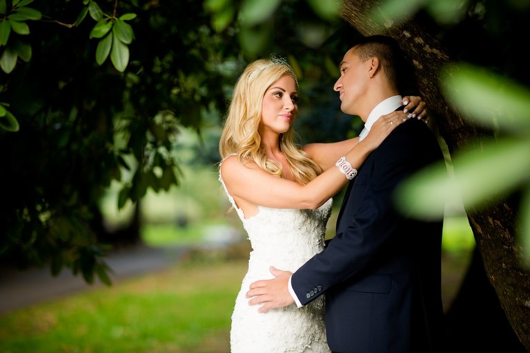 sesja slubna w palacu, plener slubny krowiarki, plener slubny w palacu w krowiarkach, sesja slubna krowiarki, klimatyczna sesja slubna w opuszczonym palacu krowiarki, plener slubny w pszczynie, sesja slubna w pszczynskim parku, www.magiaobrazu.com, fotografia slubna, romantyczna sesja slubna, fotografia ślubna, fotograf ślubny Kraków, fotografowie ślubni, fotograf slask,dwóch fotografów na ślub, Anna i Jacek Bieniek, zdjęcia ślubne śląsk,