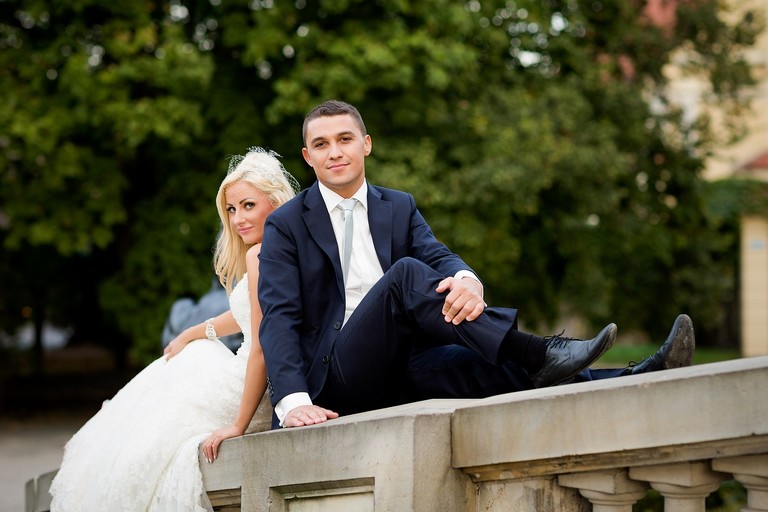 sesja slubna w palacu, plener slubny krowiarki, plener slubny w palacu w krowiarkach, sesja slubna krowiarki, klimatyczna sesja slubna w opuszczonym palacu krowiarki, plener slubny w pszczynie, sesja slubna w pszczynskim parku, www.magiaobrazu.com, fotografia slubna, romantyczna sesja slubna, fotografia ślubna, fotograf ślubny Kraków, fotografowie ślubni, fotograf slask,dwóch fotografów na ślub, Anna i Jacek Bieniek, zdjęcia ślubne śląsk,