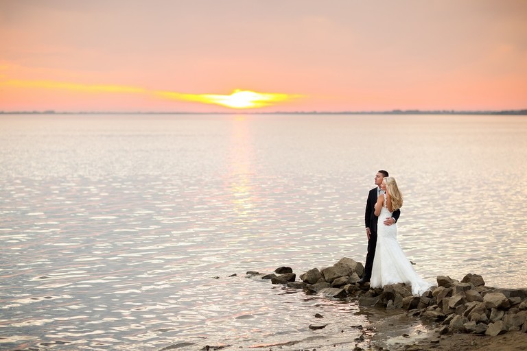 sesja slubna w palacu, plener slubny krowiarki, plener slubny w palacu w krowiarkach, sesja slubna krowiarki, klimatyczna sesja slubna w opuszczonym palacu krowiarki, plener slubny w pszczynie, sesja slubna w pszczynskim parku, www.magiaobrazu.com, fotografia slubna, romantyczna sesja slubna, fotografia ślubna, fotograf ślubny Kraków, fotografowie ślubni, fotograf slask,dwóch fotografów na ślub, Anna i Jacek Bieniek, zdjęcia ślubne śląsk,