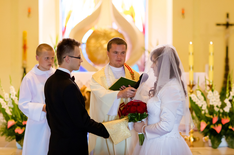 fotografia slubna slask, slub w kościele swietej Barbary w Czechowicach, sesja slubna w lesie, plener slubny w lesie, fotografia slubna katowice, zdjecia slubne katowice, fotograf slubny katowice, zdjecia slubne bielsko, fotograf slubny bielsko, zdjecia slubne slask, dwoch fotografow na slub, fotografia slubna krakow,