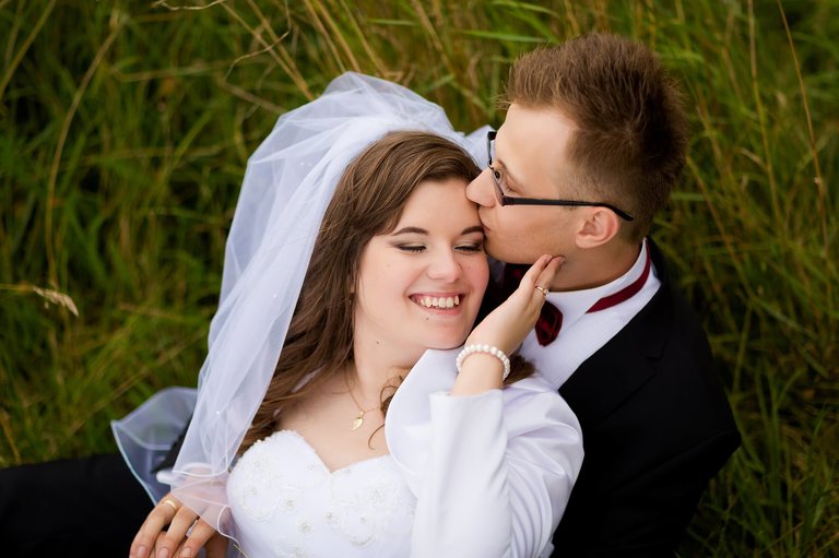 fotografia slubna slask, slub w kościele swietej Barbary w Czechowicach, sesja slubna w lesie, plener slubny w lesie, fotografia slubna katowice, zdjecia slubne katowice, fotograf slubny katowice, zdjecia slubne bielsko, fotograf slubny bielsko, zdjecia slubne slask, dwoch fotografow na slub, fotografia slubna krakow,