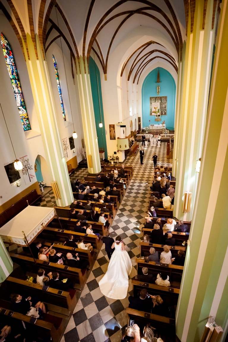 fotografia slubna slask, fotografia slubna zory, zdjecia slubne zory, fotograf slubny zory, zdjecia slubne piekary, fotografia slubna piekary, zdjecia slubne bielsko, wesele w rezydencji luxury piekary, fotograf slubny bielsko, hotel rezydencja luxury piekary, zdjecia slubne slask, Kościół Św. Ap. Filipa i Jakuba, wesele w hotelu w piekarach, zdjecia slubne katowice, dwoch fotografow na slub, fotografia slubna krakow, fotograf slubny katowice