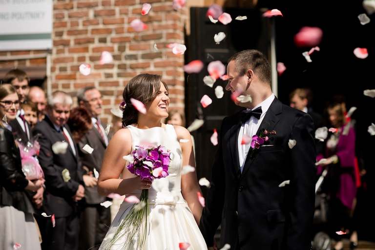 fotografia slubna slask, fotografia slubna zory, zdjecia slubne zory, fotograf slubny zory, zdjecia slubne piekary, fotografia slubna piekary, zdjecia slubne bielsko, wesele w rezydencji luxury piekary, fotograf slubny bielsko, hotel rezydencja luxury piekary, zdjecia slubne slask, Kościół Św. Ap. Filipa i Jakuba, wesele w hotelu w piekarach, zdjecia slubne katowice, dwoch fotografow na slub, fotografia slubna krakow, fotograf slubny katowice