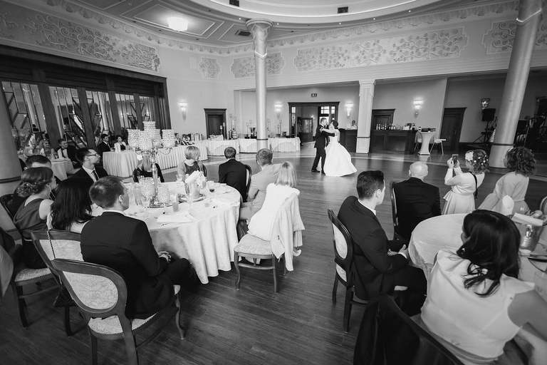 fotografia slubna slask, fotografia slubna zory, zdjecia slubne zory, fotograf slubny zory, zdjecia slubne piekary, fotografia slubna piekary, zdjecia slubne bielsko, wesele w rezydencji luxury piekary, fotograf slubny bielsko, hotel rezydencja luxury piekary, zdjecia slubne slask, Kościół Św. Ap. Filipa i Jakuba, wesele w hotelu w piekarach, zdjecia slubne katowice, dwoch fotografow na slub, fotografia slubna krakow, fotograf slubny katowice