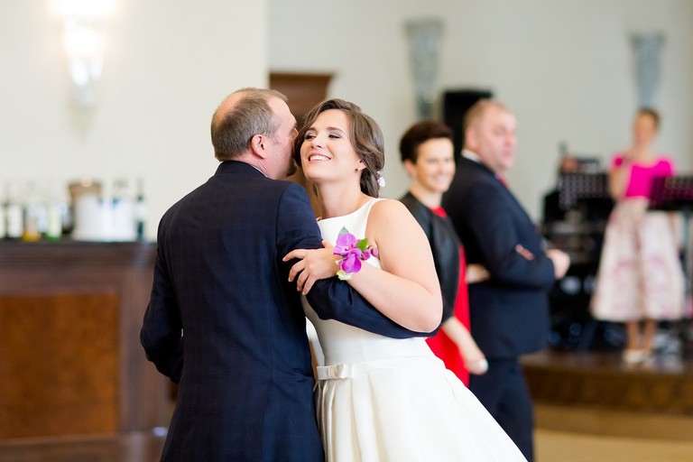 fotografia slubna slask, fotografia slubna zory, zdjecia slubne zory, fotograf slubny zory, zdjecia slubne piekary, fotografia slubna piekary, zdjecia slubne bielsko, wesele w rezydencji luxury piekary, fotograf slubny bielsko, hotel rezydencja luxury piekary, zdjecia slubne slask, Kościół Św. Ap. Filipa i Jakuba, wesele w hotelu w piekarach, zdjecia slubne katowice, dwoch fotografow na slub, fotografia slubna krakow, fotograf slubny katowice