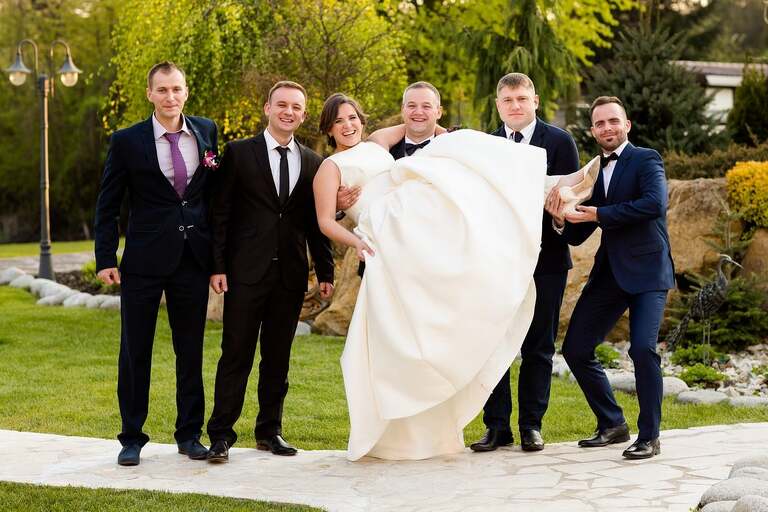 fotografia slubna slask, fotografia slubna zory, zdjecia slubne zory, fotograf slubny zory, zdjecia slubne piekary, fotografia slubna piekary, zdjecia slubne bielsko, wesele w rezydencji luxury piekary, fotograf slubny bielsko, hotel rezydencja luxury piekary, zdjecia slubne slask, Kościół Św. Ap. Filipa i Jakuba, wesele w hotelu w piekarach, zdjecia slubne katowice, dwoch fotografow na slub, fotografia slubna krakow, fotograf slubny katowice