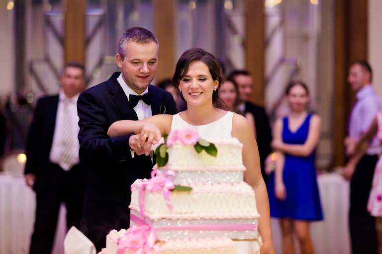 fotografia slubna slask, fotografia slubna zory, zdjecia slubne zory, fotograf slubny zory, zdjecia slubne piekary, fotografia slubna piekary, zdjecia slubne bielsko, wesele w rezydencji luxury piekary, fotograf slubny bielsko, hotel rezydencja luxury piekary, zdjecia slubne slask, Kościół Św. Ap. Filipa i Jakuba, wesele w hotelu w piekarach, zdjecia slubne katowice, dwoch fotografow na slub, fotografia slubna krakow, fotograf slubny katowice