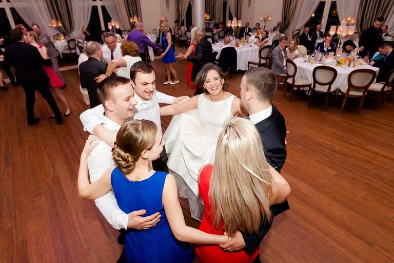 fotografia slubna slask, fotografia slubna zory, zdjecia slubne zory, fotograf slubny zory, zdjecia slubne piekary, fotografia slubna piekary, zdjecia slubne bielsko, wesele w rezydencji luxury piekary, fotograf slubny bielsko, hotel rezydencja luxury piekary, zdjecia slubne slask, Kościół Św. Ap. Filipa i Jakuba, wesele w hotelu w piekarach, zdjecia slubne katowice, dwoch fotografow na slub, fotografia slubna krakow, fotograf slubny katowice