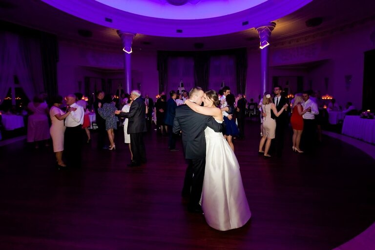 fotografia slubna slask, fotografia slubna zory, zdjecia slubne zory, fotograf slubny zory, zdjecia slubne piekary, fotografia slubna piekary, zdjecia slubne bielsko, wesele w rezydencji luxury piekary, fotograf slubny bielsko, hotel rezydencja luxury piekary, zdjecia slubne slask, Kościół Św. Ap. Filipa i Jakuba, wesele w hotelu w piekarach, zdjecia slubne katowice, dwoch fotografow na slub, fotografia slubna krakow, fotograf slubny katowice