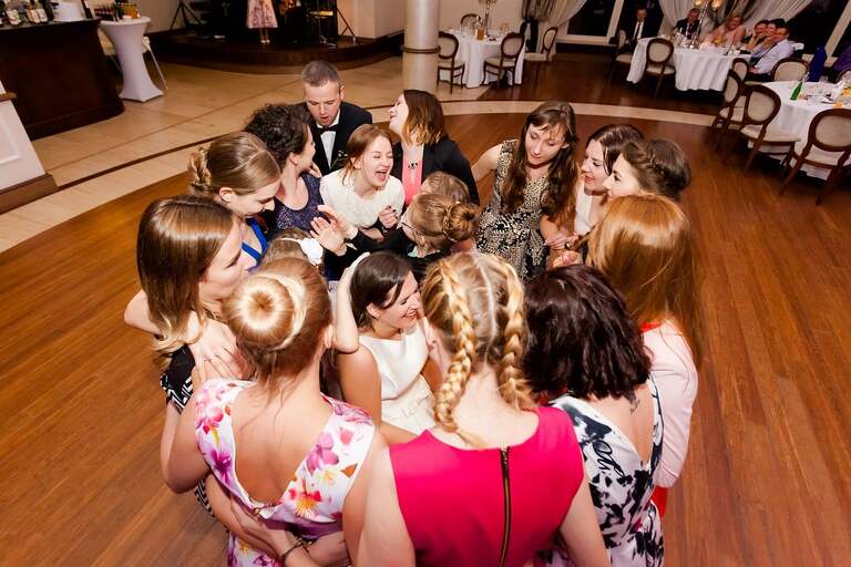 fotografia slubna slask, fotografia slubna zory, zdjecia slubne zory, fotograf slubny zory, zdjecia slubne piekary, fotografia slubna piekary, zdjecia slubne bielsko, wesele w rezydencji luxury piekary, fotograf slubny bielsko, hotel rezydencja luxury piekary, zdjecia slubne slask, Kościół Św. Ap. Filipa i Jakuba, wesele w hotelu w piekarach, zdjecia slubne katowice, dwoch fotografow na slub, fotografia slubna krakow, fotograf slubny katowice