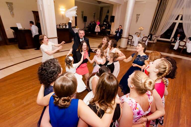 fotografia slubna slask, fotografia slubna zory, zdjecia slubne zory, fotograf slubny zory, zdjecia slubne piekary, fotografia slubna piekary, zdjecia slubne bielsko, wesele w rezydencji luxury piekary, fotograf slubny bielsko, hotel rezydencja luxury piekary, zdjecia slubne slask, Kościół Św. Ap. Filipa i Jakuba, wesele w hotelu w piekarach, zdjecia slubne katowice, dwoch fotografow na slub, fotografia slubna krakow, fotograf slubny katowice