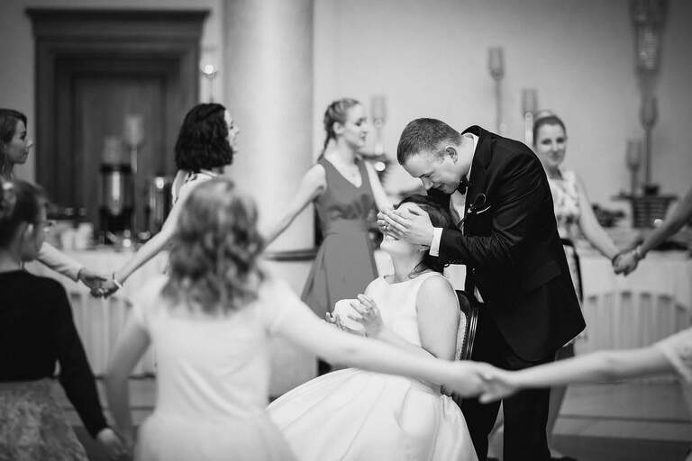 fotografia slubna slask, fotografia slubna zory, zdjecia slubne zory, fotograf slubny zory, zdjecia slubne piekary, fotografia slubna piekary, zdjecia slubne bielsko, wesele w rezydencji luxury piekary, fotograf slubny bielsko, hotel rezydencja luxury piekary, zdjecia slubne slask, Kościół Św. Ap. Filipa i Jakuba, wesele w hotelu w piekarach, zdjecia slubne katowice, dwoch fotografow na slub, fotografia slubna krakow, fotograf slubny katowice