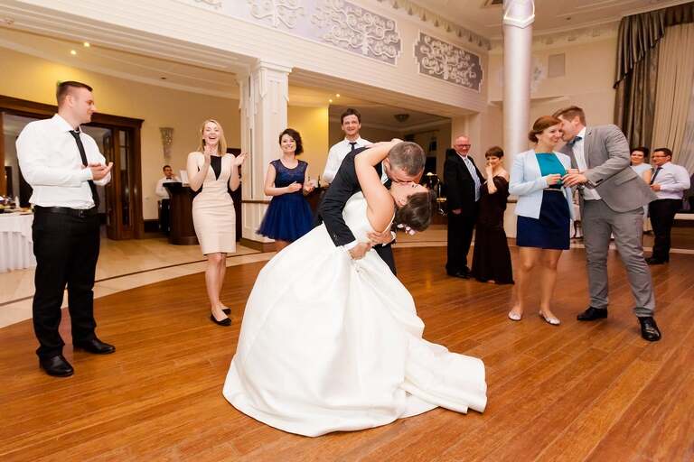 fotografia slubna slask, fotografia slubna zory, zdjecia slubne zory, fotograf slubny zory, zdjecia slubne piekary, fotografia slubna piekary, zdjecia slubne bielsko, wesele w rezydencji luxury piekary, fotograf slubny bielsko, hotel rezydencja luxury piekary, zdjecia slubne slask, Kościół Św. Ap. Filipa i Jakuba, wesele w hotelu w piekarach, zdjecia slubne katowice, dwoch fotografow na slub, fotografia slubna krakow, fotograf slubny katowice