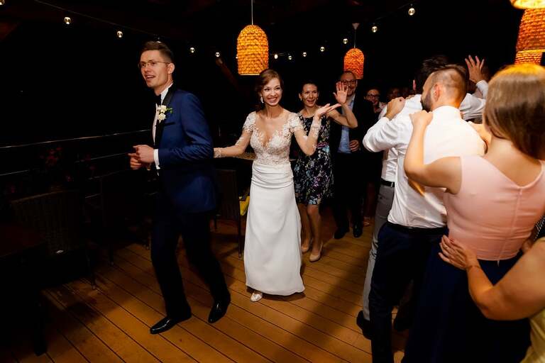 fotografia slubna slask, fotografia slubna katowice, zdjecia slubne katowice, fotograf slubny katowice, zdjecia slubne sosnowiec, fotografia slubna chorzow, zdjecia slubne bielsko, wesele shuma dabrowa gornicza, fotograf slubny bielsko, zdjecia slubne slask, wesele w shumie w dabrowie gorniczej, slub w kosciele podwyzszenia krzyza w sosnowcu, perfect moments, dwoch fotografow na slub, fotografia slubna krakow,