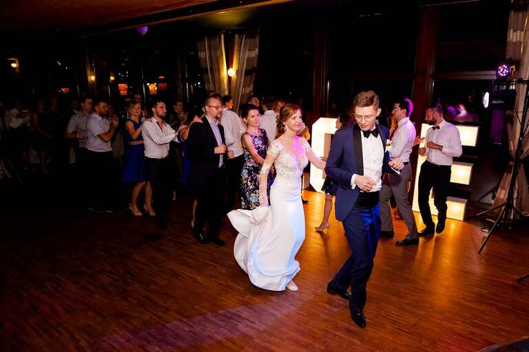 fotografia slubna slask, fotografia slubna katowice, zdjecia slubne katowice, fotograf slubny katowice, zdjecia slubne sosnowiec, fotografia slubna chorzow, zdjecia slubne bielsko, wesele shuma dabrowa gornicza, fotograf slubny bielsko, zdjecia slubne slask, wesele w shumie w dabrowie gorniczej, slub w kosciele podwyzszenia krzyza w sosnowcu, perfect moments, dwoch fotografow na slub, fotografia slubna krakow,